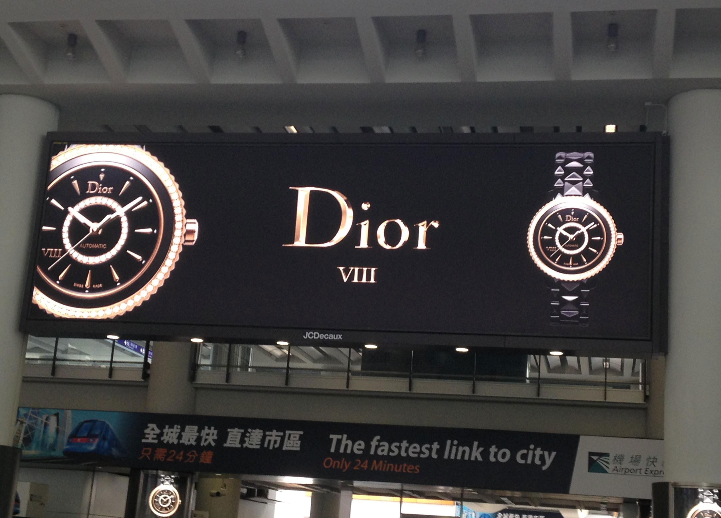 UV噴繪，UV數(shù)碼噴畫產(chǎn)品有如下特點