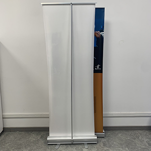 3000套高品質(zhì)易拉寶正式出貨，彰顯制造實(shí)力與高效交付。